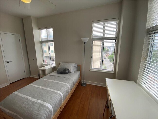 Foto del edificio - 711 W 26th St
