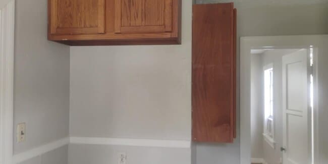 Building Photo - 284 Redwood Ave