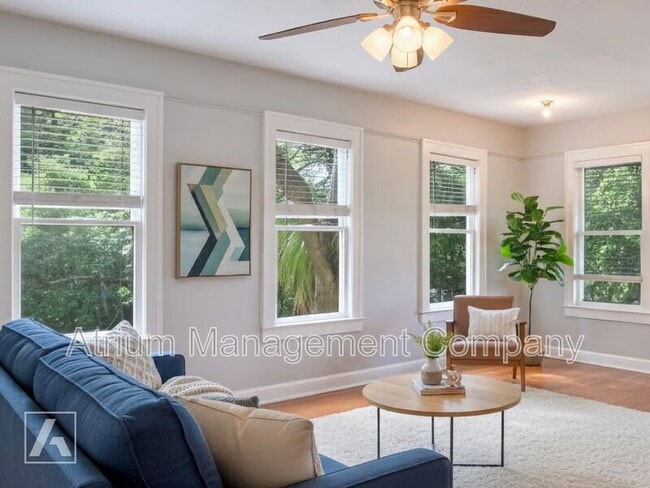 Building Photo - 813 E Concord St