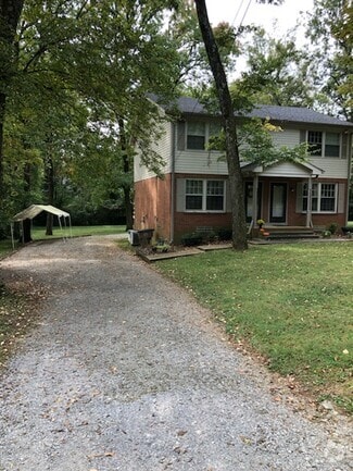Building Photo - 1527 Graybar Ln