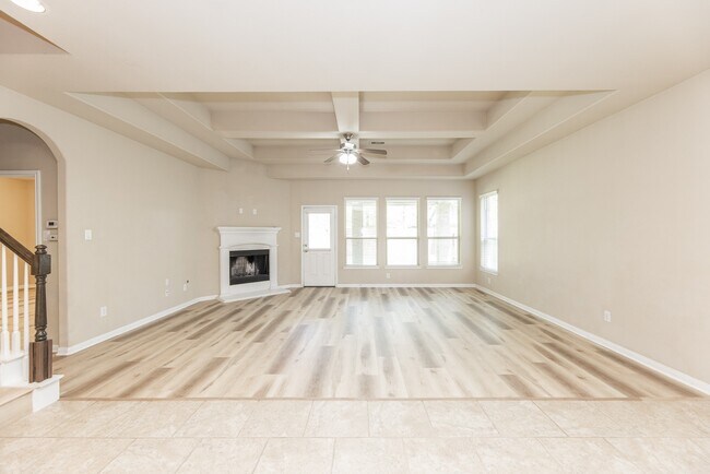 Building Photo - 2414 Garden Falls Dr