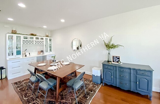 Foto del edificio - 738 Annie Rose Ave