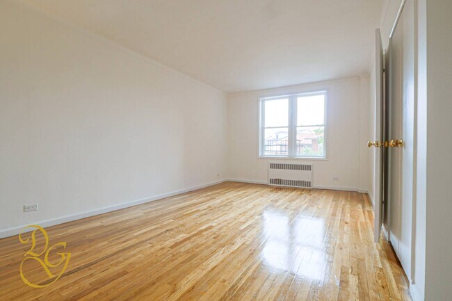 Foto del edificio - 9430 Ridge Blvd