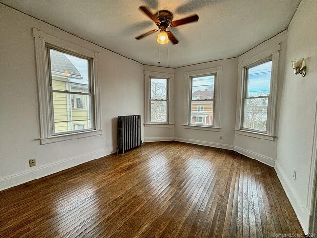 Building Photo - 63 Oakwood Ave
