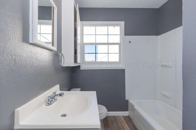 Foto del edificio - 3-bedroom 1 bathroom home available for rent.