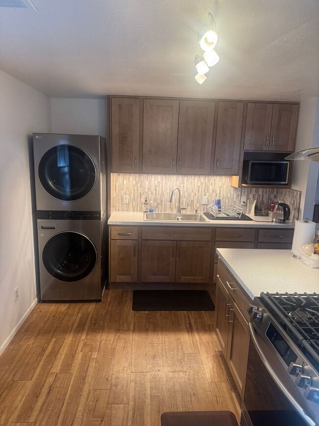 Building Photo - Cozy 2-Bedroom Home in Mountainaire | Backyard + Washer & Dryer