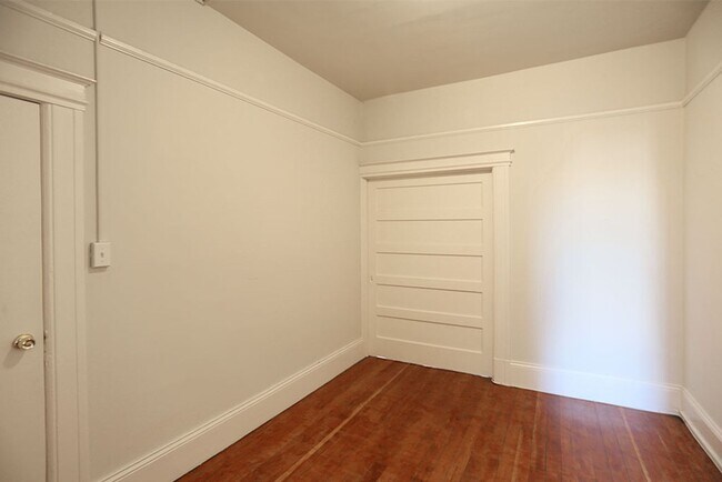Building Photo - 413 Fair Oaks St