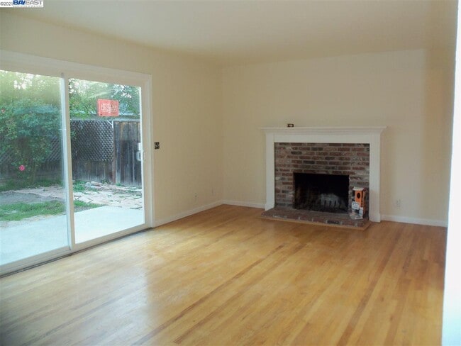 Building Photo - 1184 Apache St