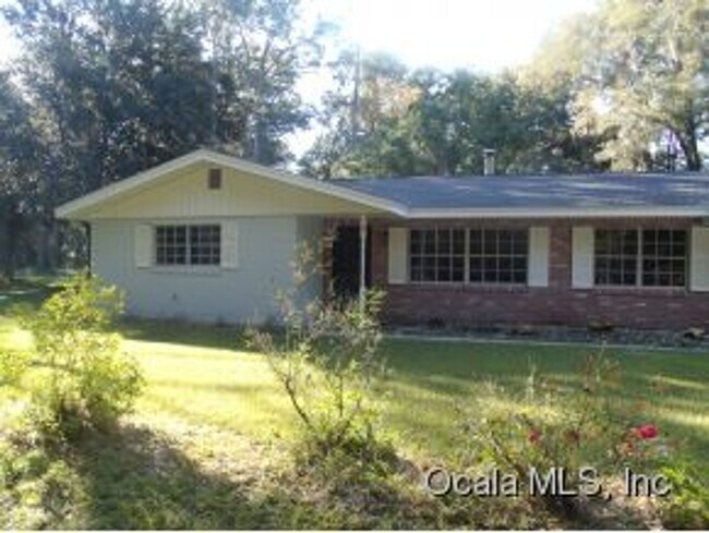 Building Photo - PRIVATE, 3 BEDROOM 2 BATH, 2 CAR GARAGE, W...