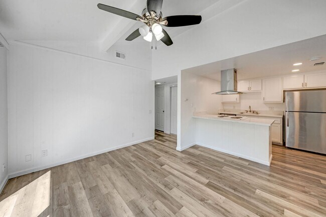 Building Photo - Updated Orangevale Duplex with Private Yard and Garage!