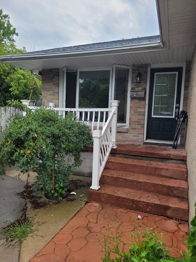 Building Photo - 31 Tunis Ave