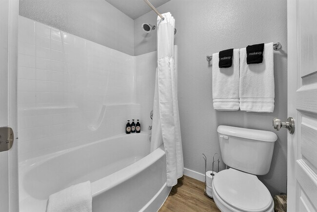 Building Photo - 2263 N Meadow Lake Pl