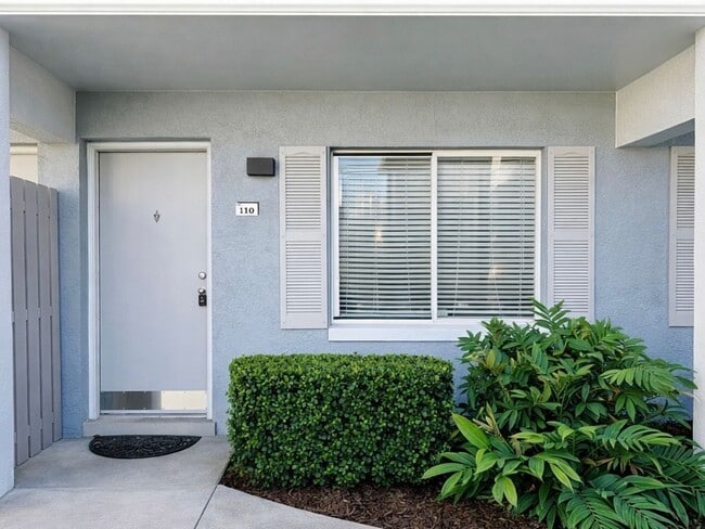 Building Photo - 125 Water Front Way