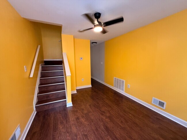 Foto del edificio - 1737 N Dallas St