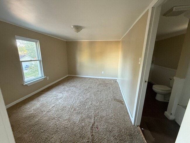 Building Photo - 3 bedroom Home