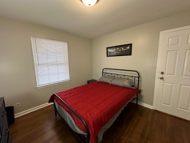 Building Photo - 2135 Vista Dale Ct