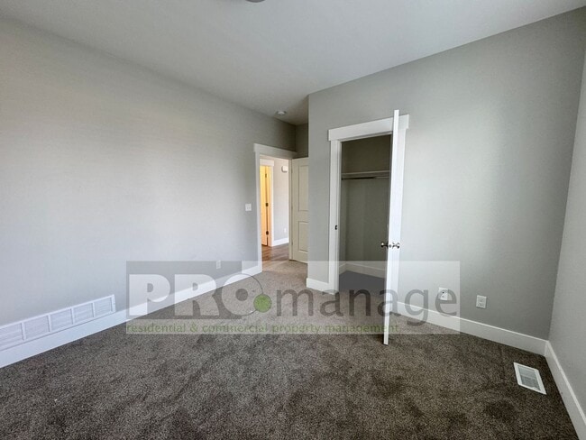 Building Photo - Near New - 2 Bed, 1 Bath Apartment