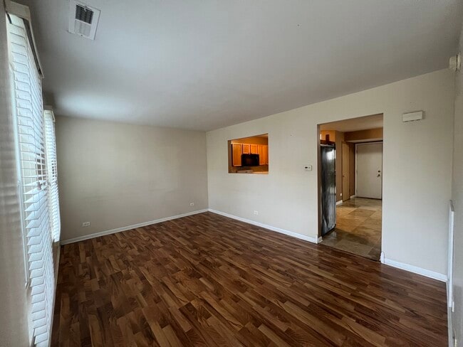 Building Photo - 1645 Victoria Park Cir