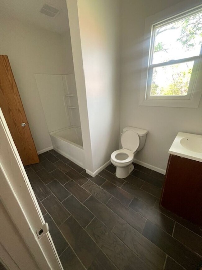 Foto del edificio - Jones Rentals (914 N. 40th St.)