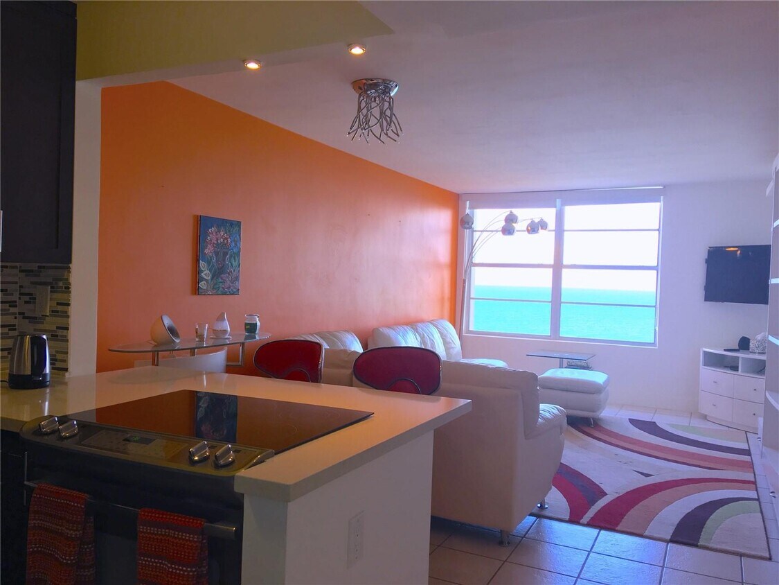 Foto principal - 2899 Collins Ave