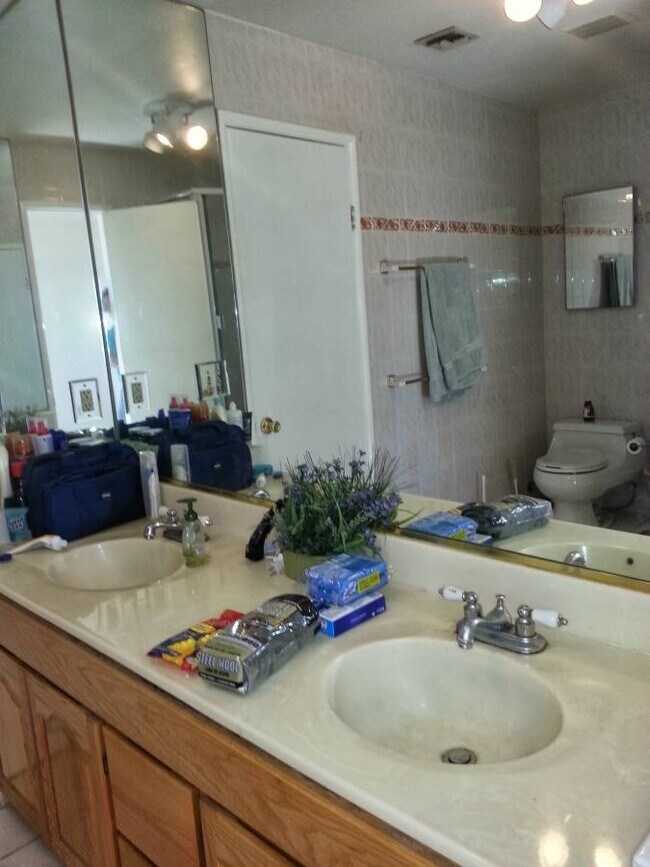 Foto del edificio - 11326 Reseda Blvd