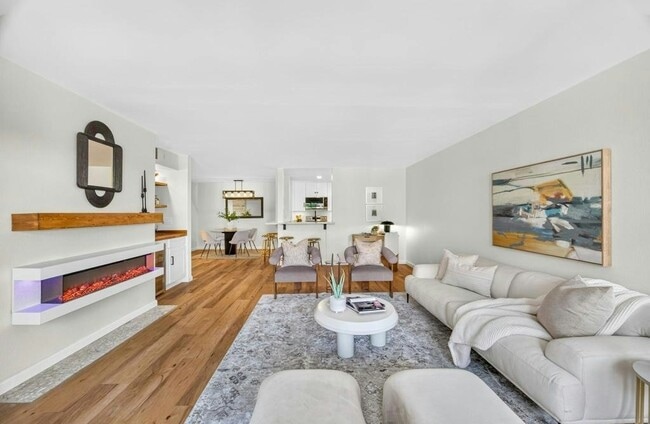 Building Photo - 2639 Pirineos Way