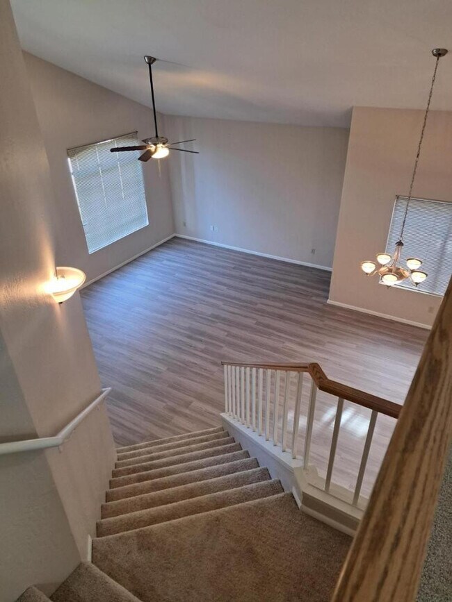 Foto del edificio - 1443 E Vaughn Ave