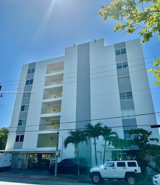 Foto del edificio - 8001 Crespi Blvd