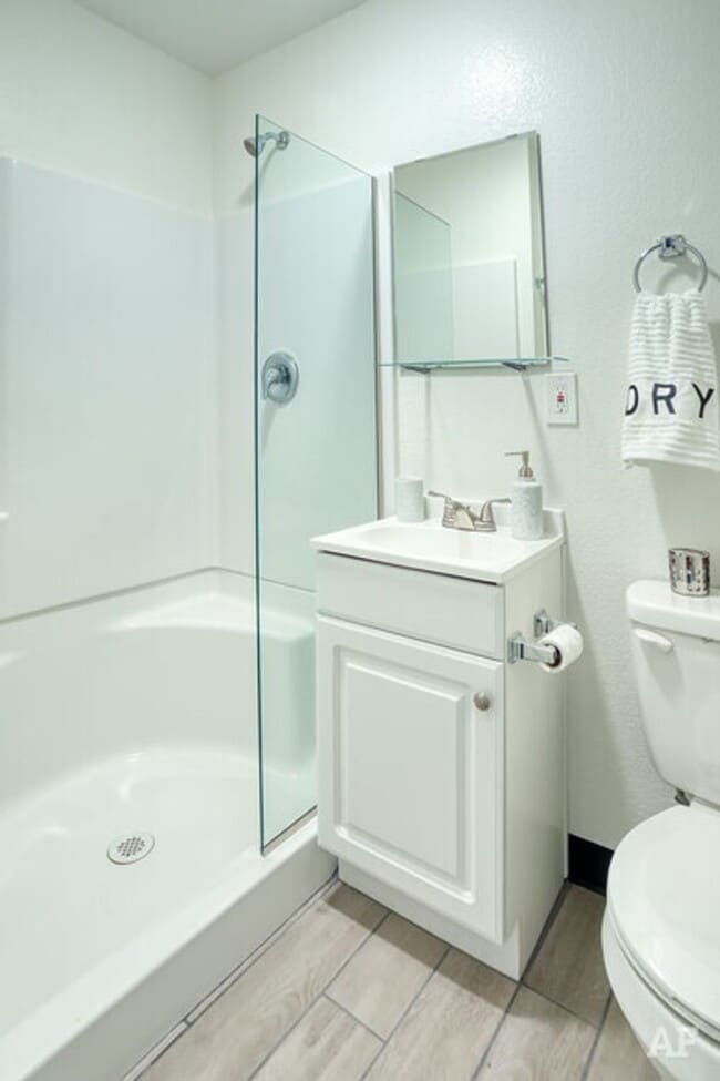 Interior Photo - The Betty-Jeanne