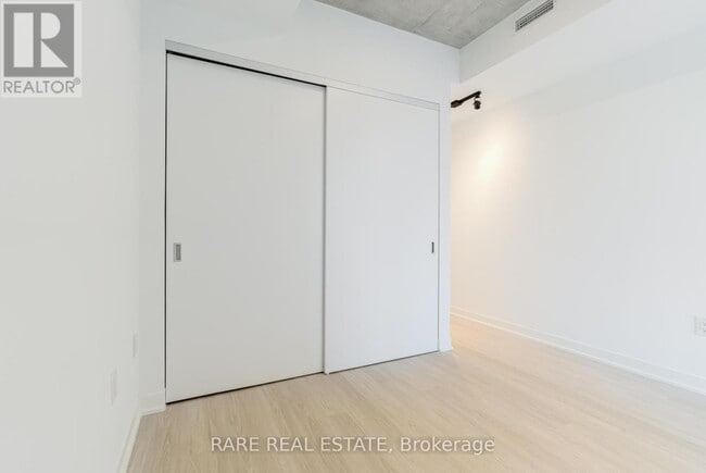 Building Photo - 195 McCaul St