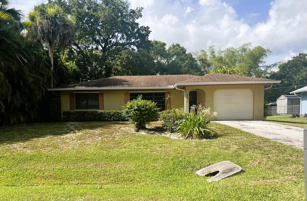 Foto principal - 8301 Kenwood Rd