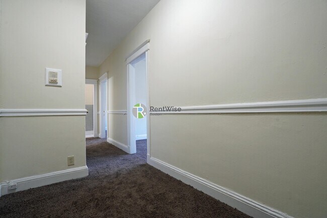 Building Photo - 68 Woodstock Ave