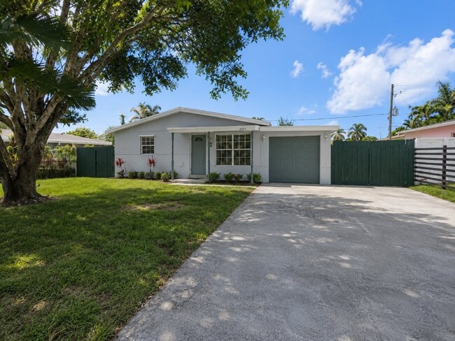 Building Photo - 4054 SW 50th St