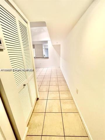 Foto del edificio - 2496 Centergate Dr