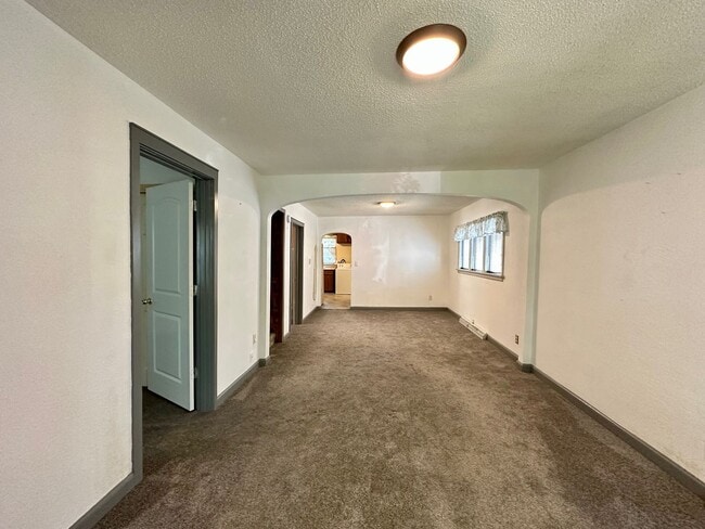 Building Photo - Available August 1st - 3 BED 1 BATH
