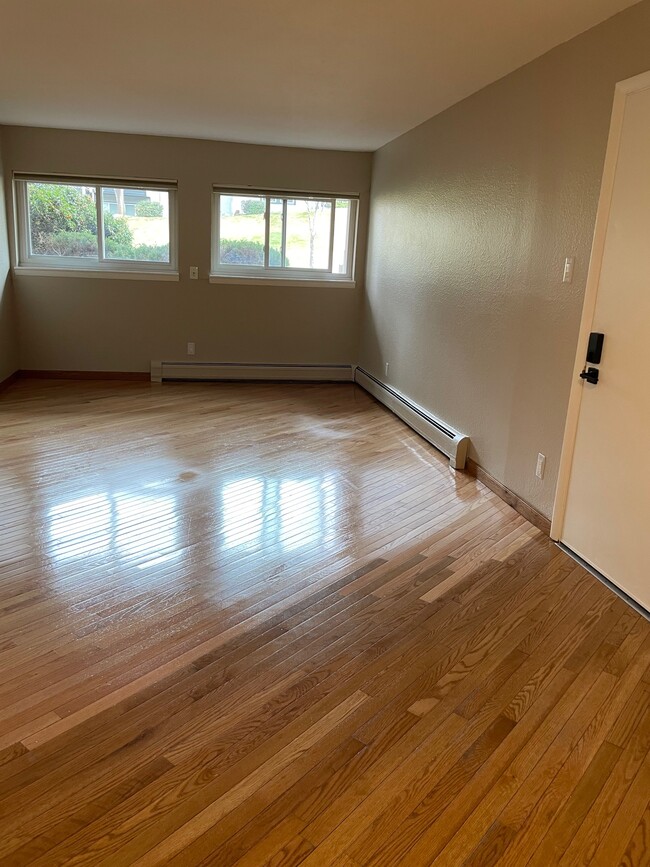 Living Room - 1350 Golden Cir