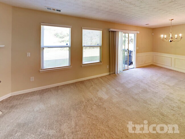 Foto del edificio - 9453 Lakeview Rd