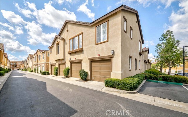 Foto del edificio - 1347 McFadden Dr