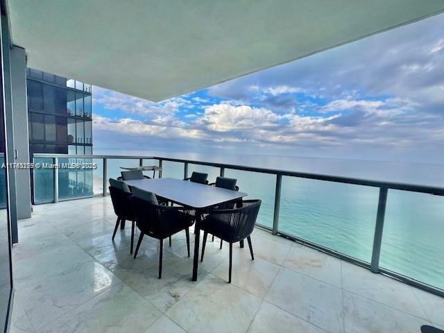 Primary Photo - 17121 Collins Ave
