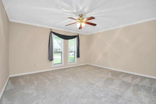 Building Photo - 2818 Colonial Dr