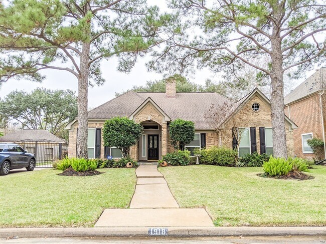 Foto del edificio - 1918 Shadow Forest Dr