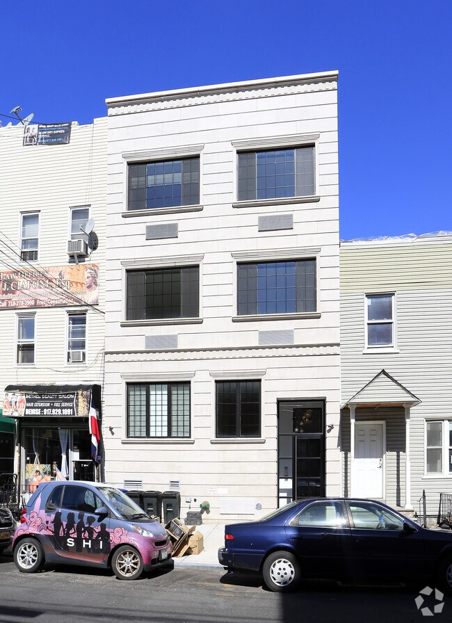 Foto del edificio - 11-15 47th Rd