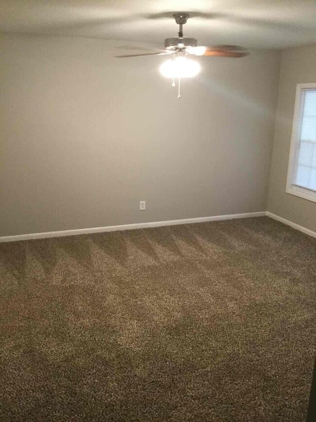 Building Photo - 2622 McGlynn Dr