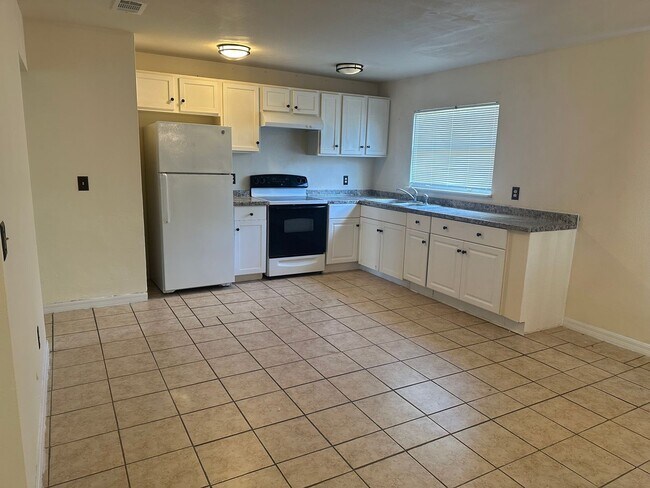Building Photo - VERO BEACH HIGHLANDS