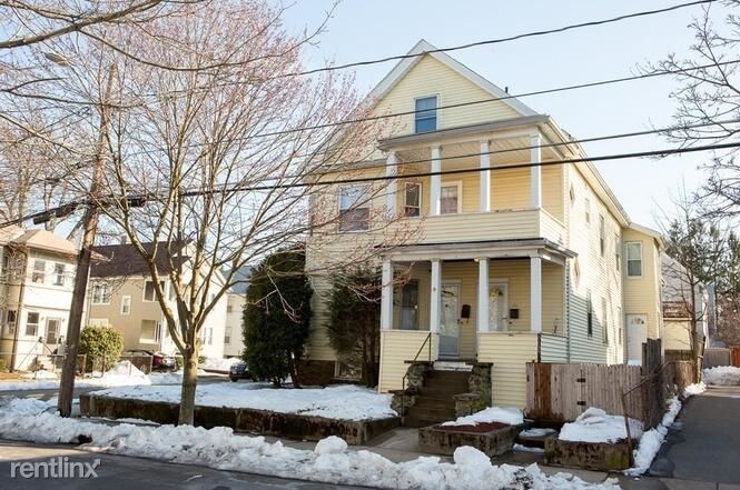 Foto del edificio - 5 br, 2 bath  - 199 Robbins St # R2S2