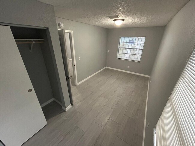 Foto del edificio - Spacious 5 Bedroom Home forRent in Tampa