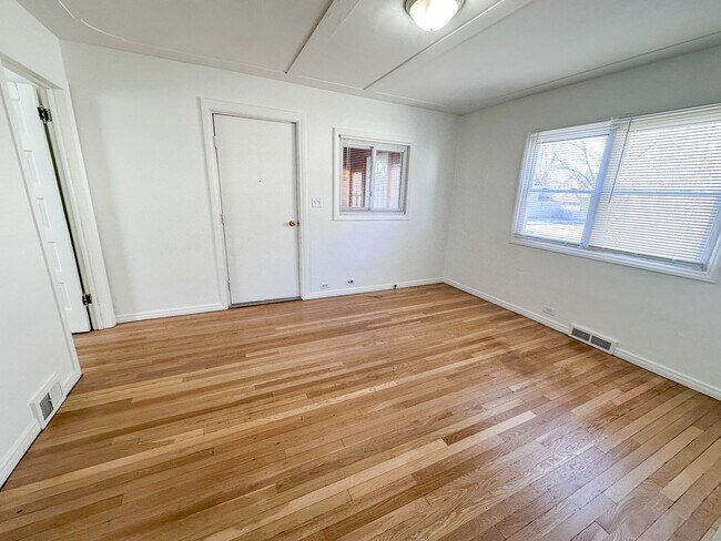 Foto del edificio - 703 Spencer St NE