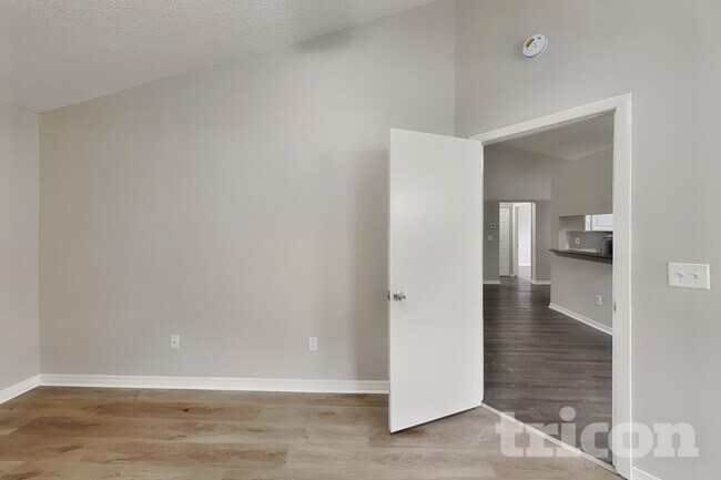 Foto del edificio - 1718 Brandon Trace Ave