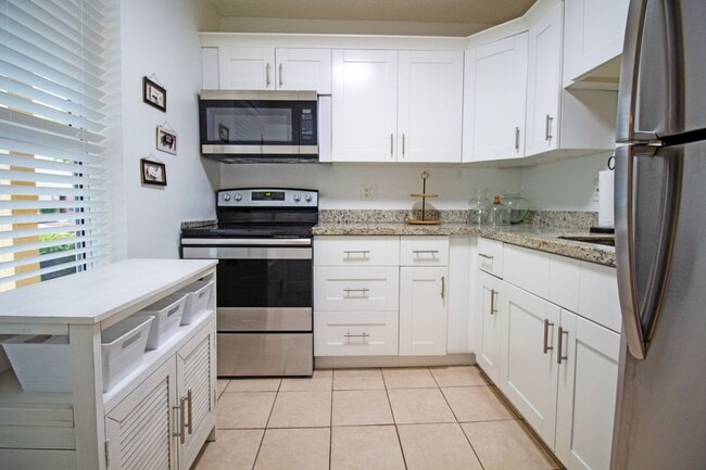 Building Photo - 6020 NW 64th Ave