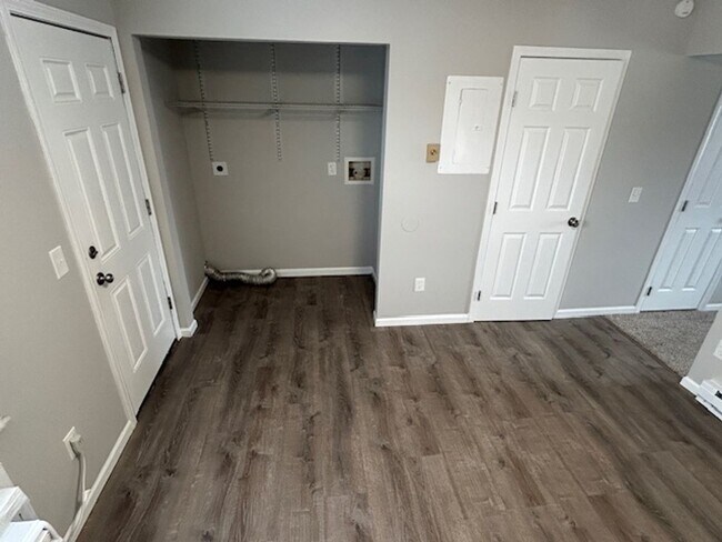 Foto del edificio - Find Your Perfect Home at Bunker Hill Court